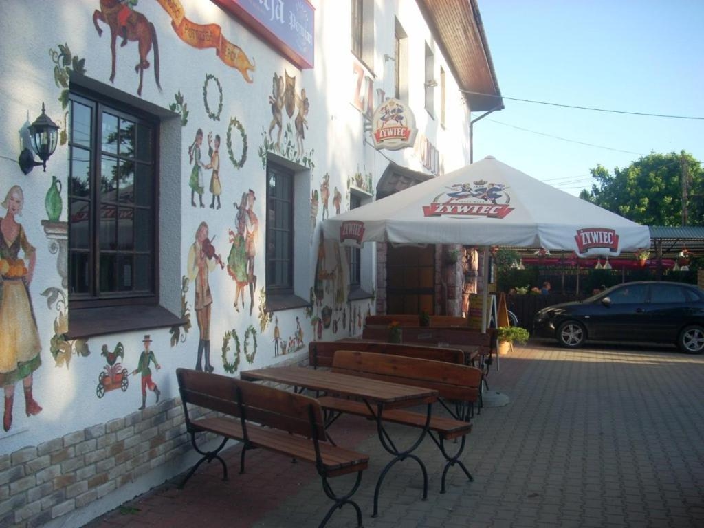 Zajazd Pomian Ozarow Mazowiecki Bagian luar foto